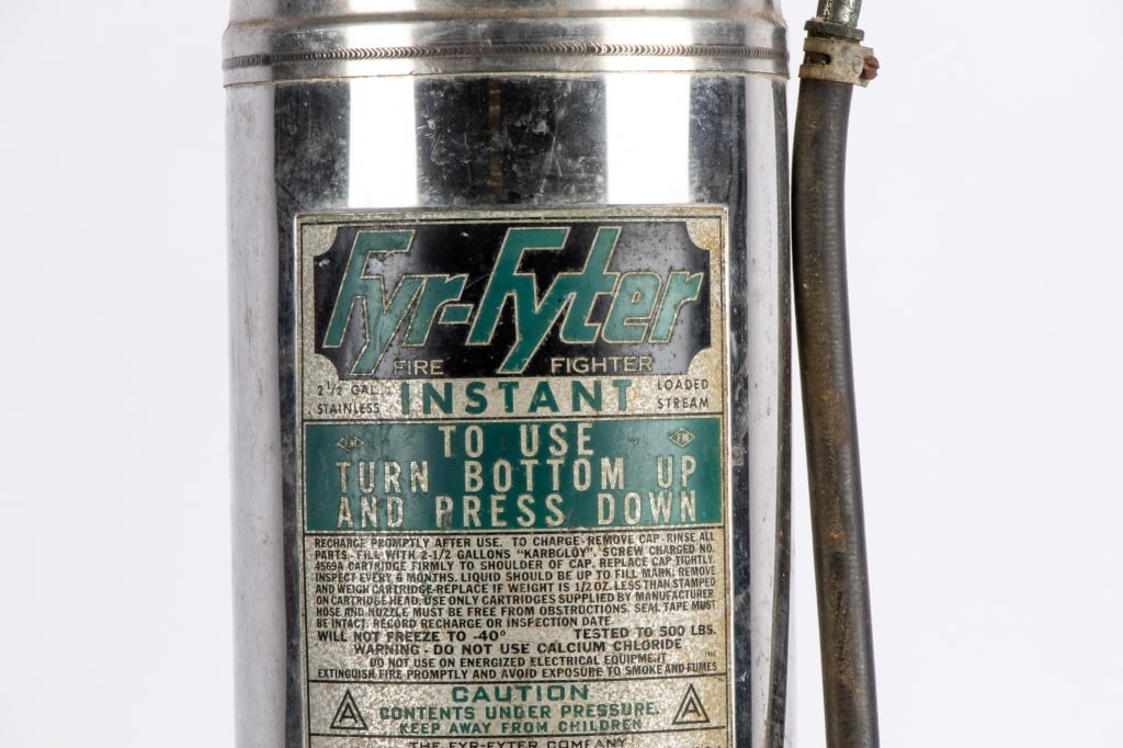 FYR-FYTER FIRE EXTINGUISHER TABLE LAMP - 4