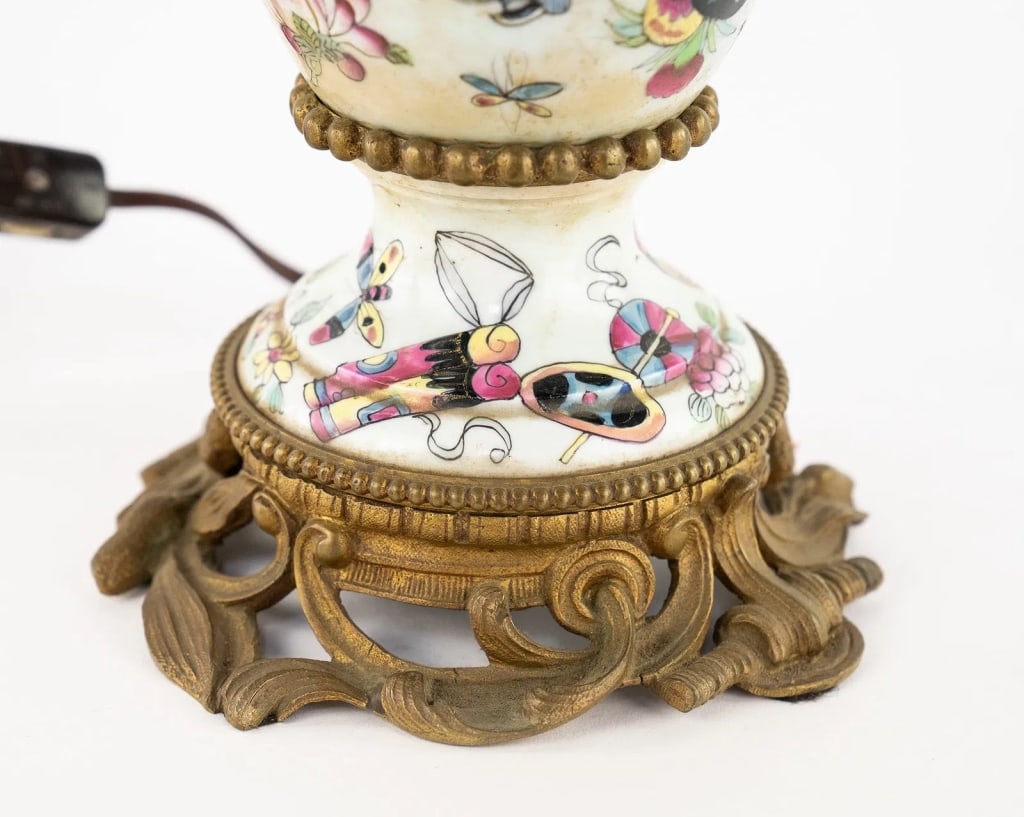 FAMILLE ROSE PORCELAIN & ORMOLU TABLE LAMP - 5