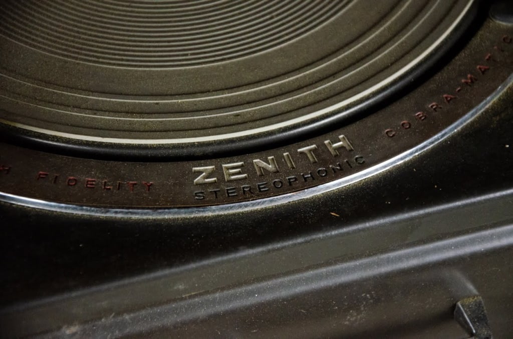 ZENITH STEREOPHONIC HIGH FIDELITY TELEVISION - 6