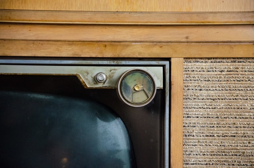ZENITH STEREOPHONIC HIGH FIDELITY TELEVISION - 7