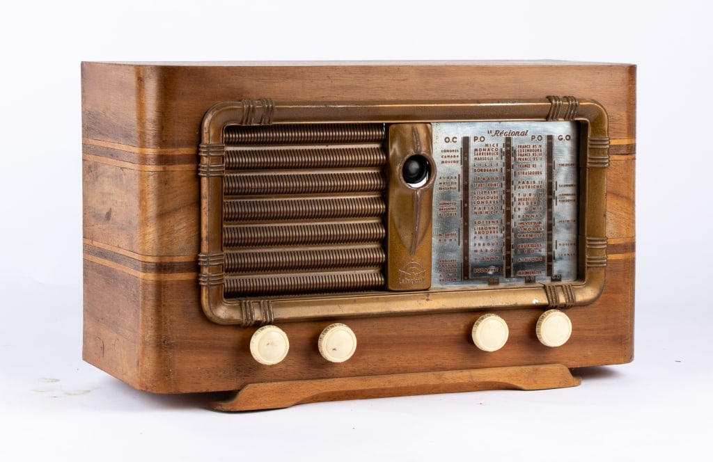 1950S LE REGIONAL TUBE RADIO - 3