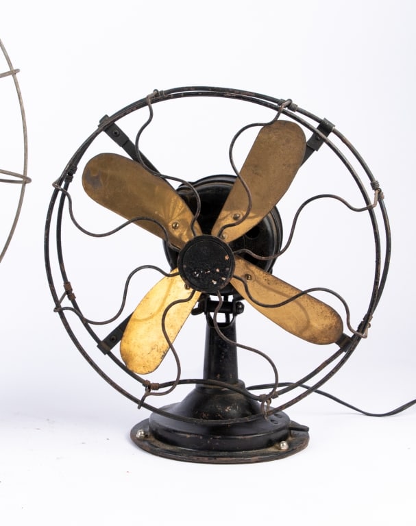 TWO VINTAGE ELECTRIC TABLE FANS - 3
