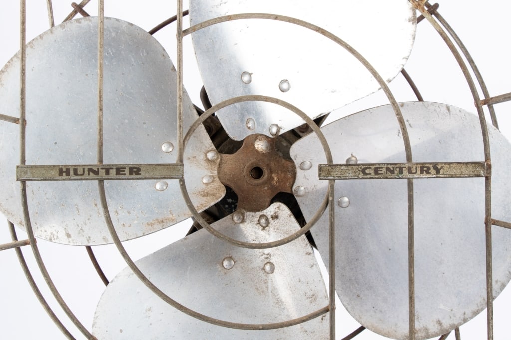 TWO VINTAGE ELECTRIC TABLE FANS - 4