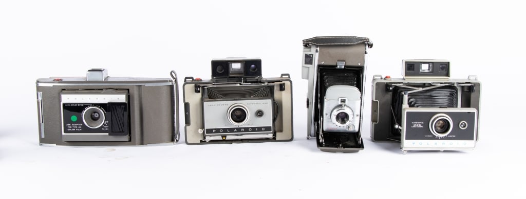 COLLECTION OF 8 VINTAGE CAMERAS - 2