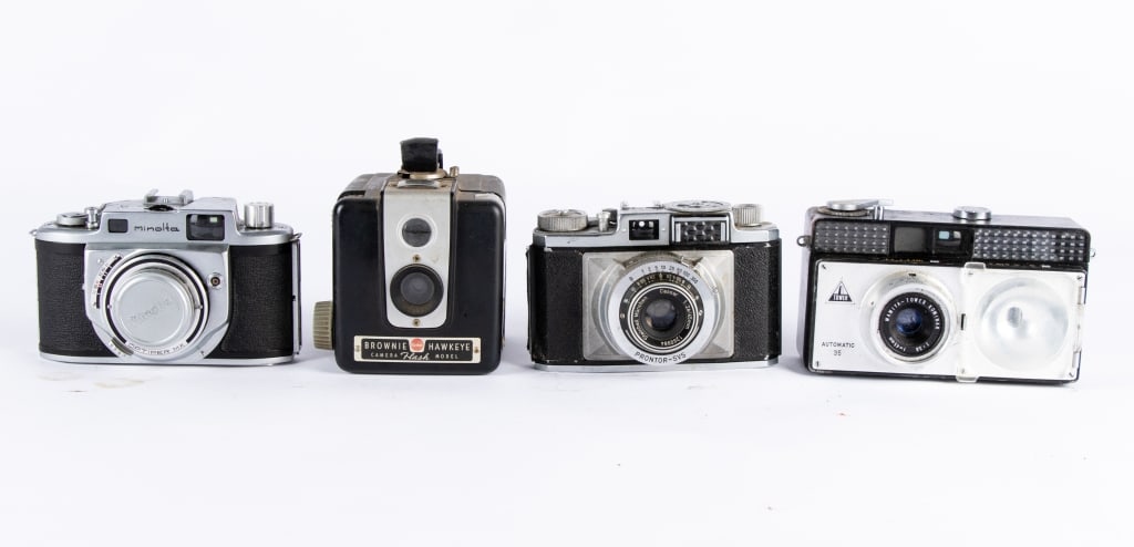 COLLECTION OF 8 VINTAGE CAMERAS - 3