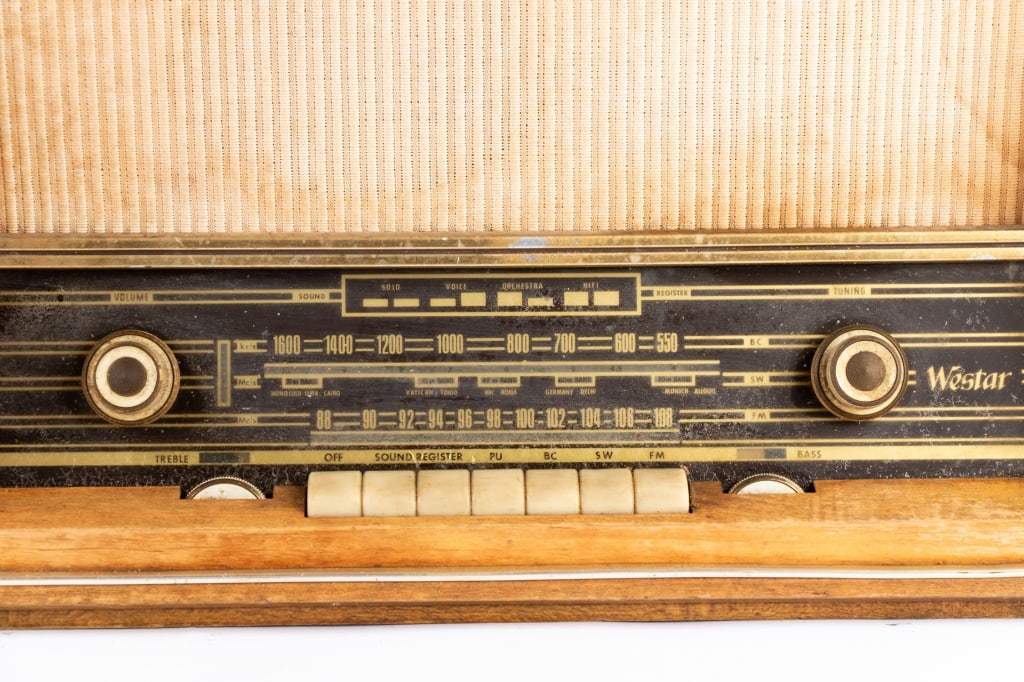 VINTAGE WESTAR RADIO - 2