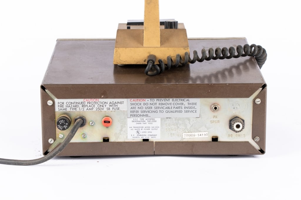 JOHNSON MESSENGER SOLID STATE TRANSCEIVER STATION - 5