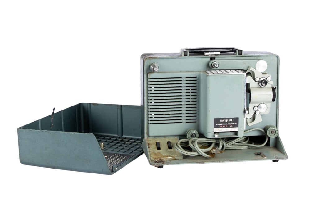 ARGUS SHOWMASTER FILM PROJECTOR: Argus Showmaster film projector. Approximate dimensions: h. 8", w. 11", d. 6" Disclaimer: Participating bidders must have a credit card on file with LiveAuctioneers in order for their bidding registra