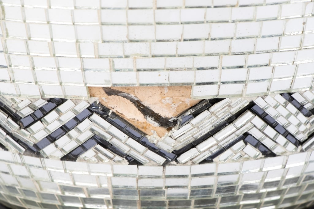 MID-CENTURY MIRRORED MOSAIC TABLE LAMP - 5