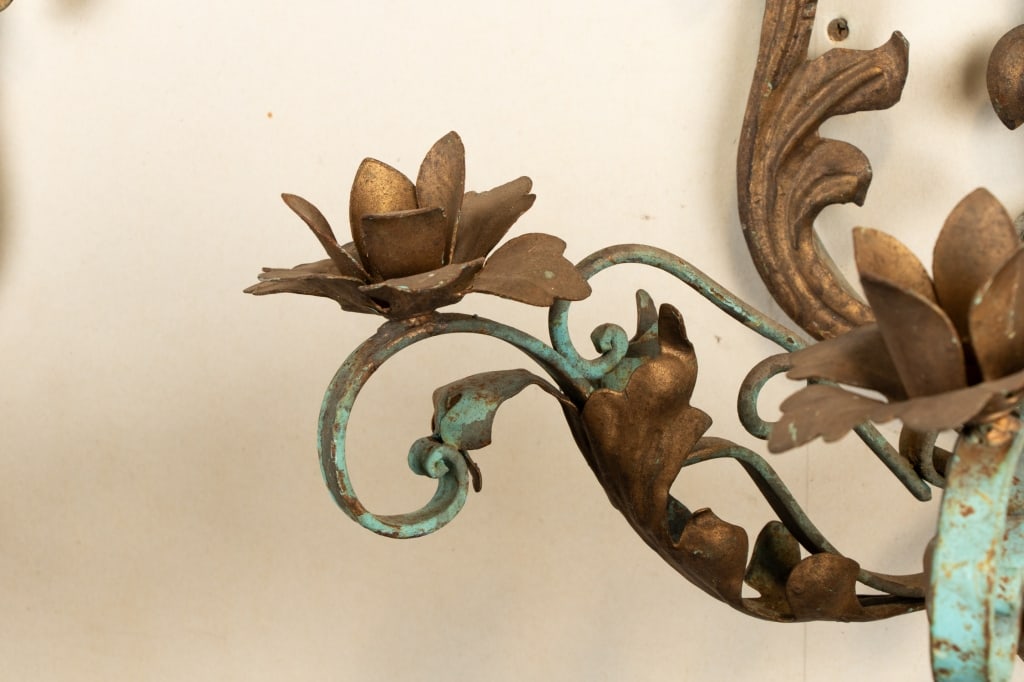 PAIR OF FLEUR DE LIS METAL WALL SCONCES - 7
