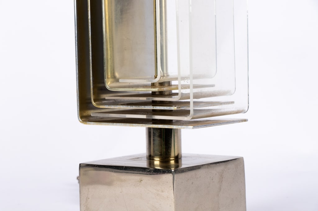 MCM LUCITE & CHROME TABLE LAMP - 5