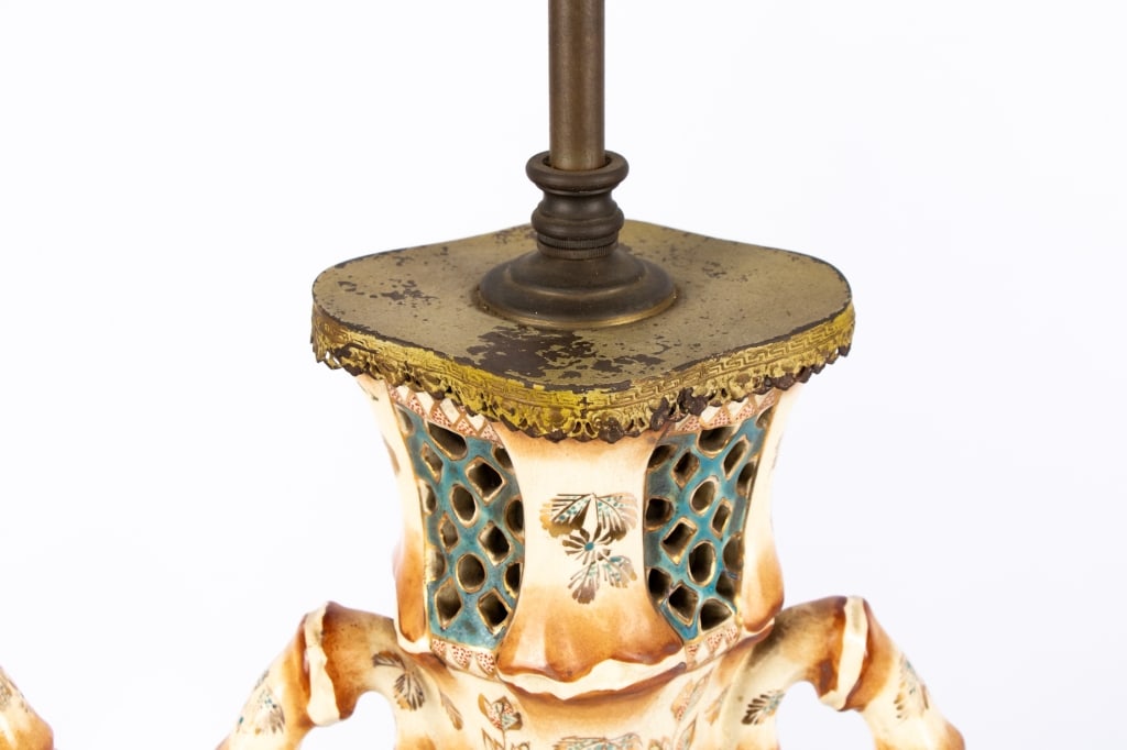 PAIR OF HOLLYWOOD REGENCY TABLE LAMPS - 8