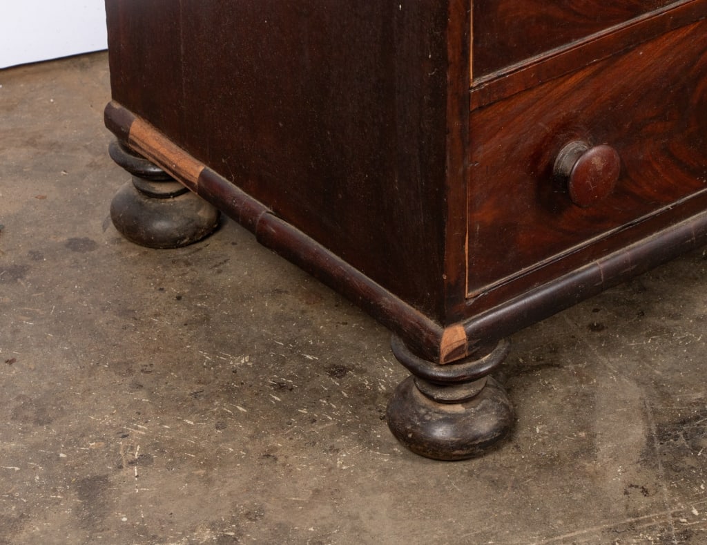 AMERICAN COLLECTOR’S CABINET - 10