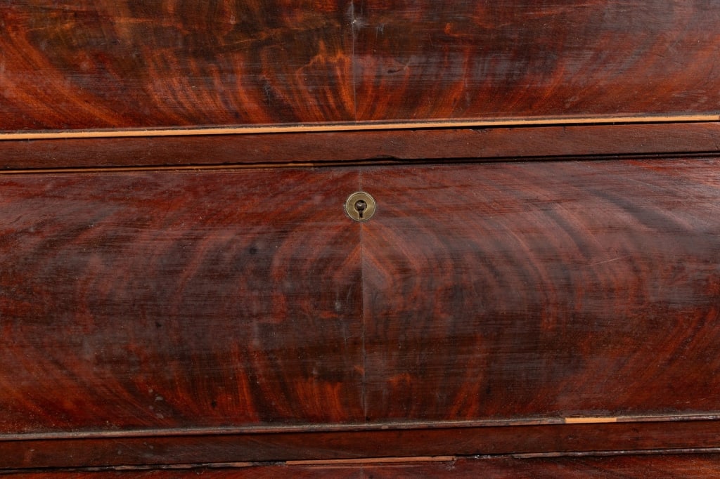 AMERICAN COLLECTOR’S CABINET - 8