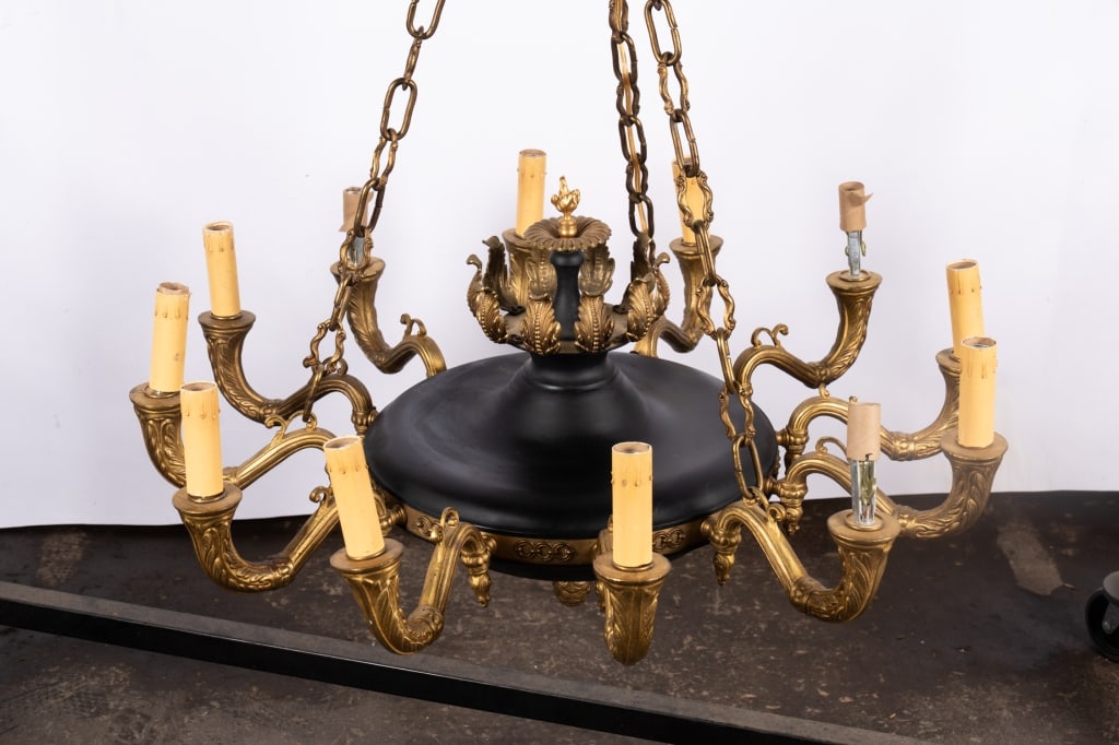 EMPIRE STYLE BRASS AND TOLE 12-ARM CHANDELIER - 2