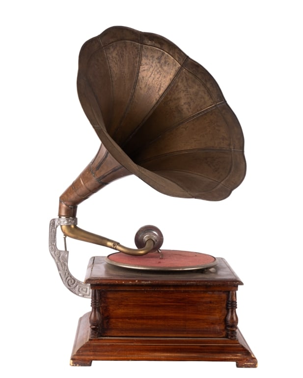 VINTAGE VICTROLA (1 of 7)
