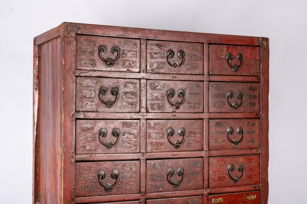CHINESE RED LACQUERED WOOD CABINET - 3