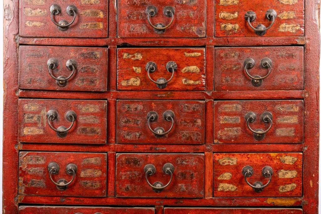 CHINESE RED LACQUERED WOOD CABINET - 5