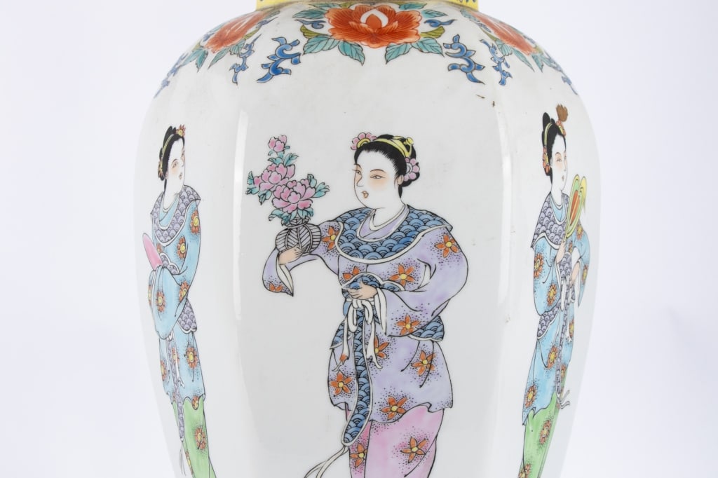 PAIR OF CHINESE PORCELAIN VASES MOUNTED AS LAMPS - 5