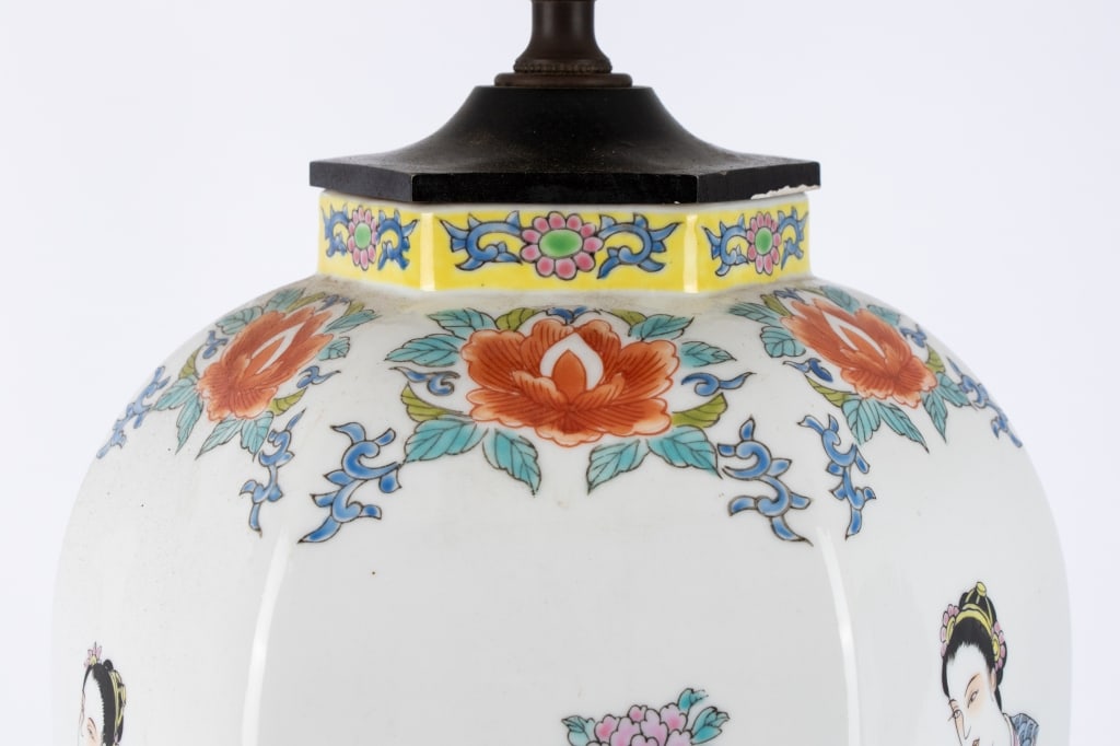PAIR OF CHINESE PORCELAIN VASES MOUNTED AS LAMPS - 7