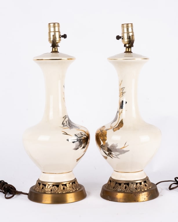 PAIR OF MID-CENTURY GLASS TABLE LAMPS - 2
