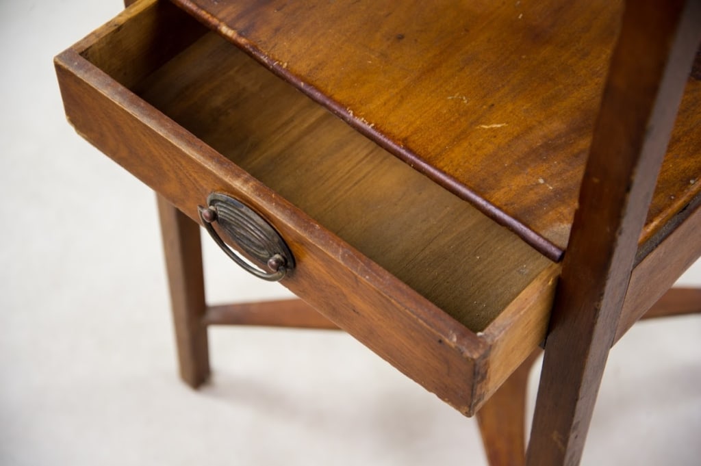 ANTIQUE MAHOGANY BEDSIDE TABLE - 7