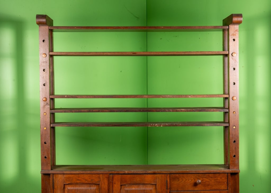 ARTS & CRAFTS OAK CUPBOARD - 2