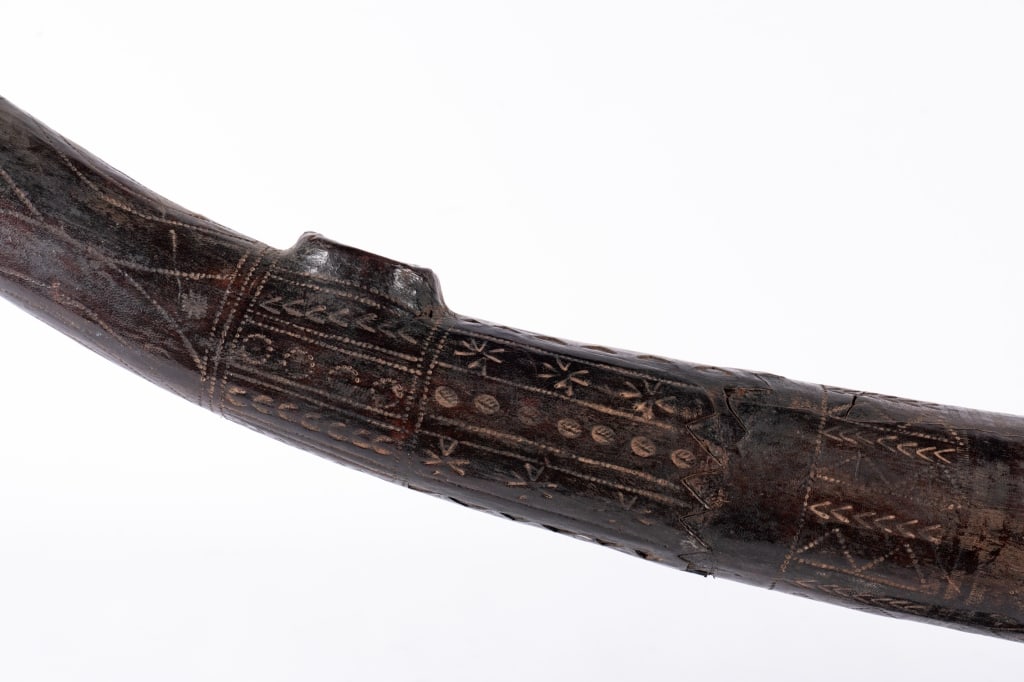AFRICAN CARVED WOOD SCULPTURE - 3