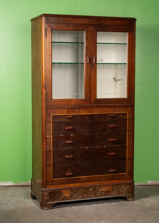 EARLY 20TH C. AMERICAN MEDICAL CABINET - 8