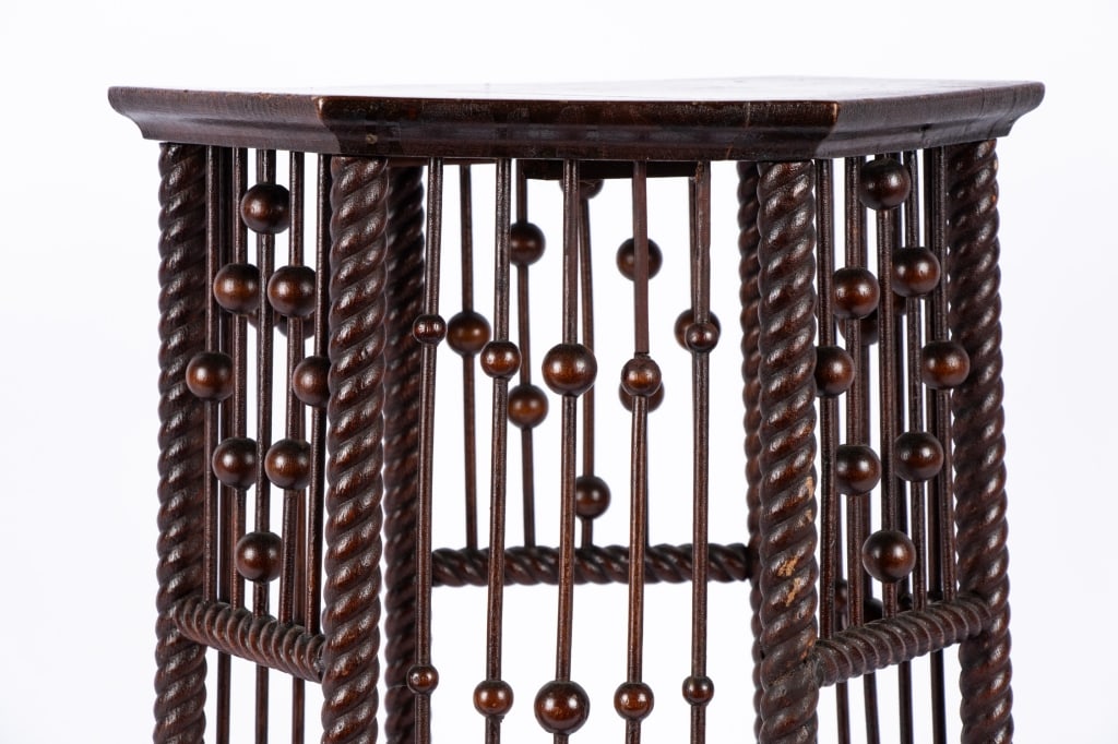 ARTS & CRAFTS SMALL ACCENT TABLE - 2
