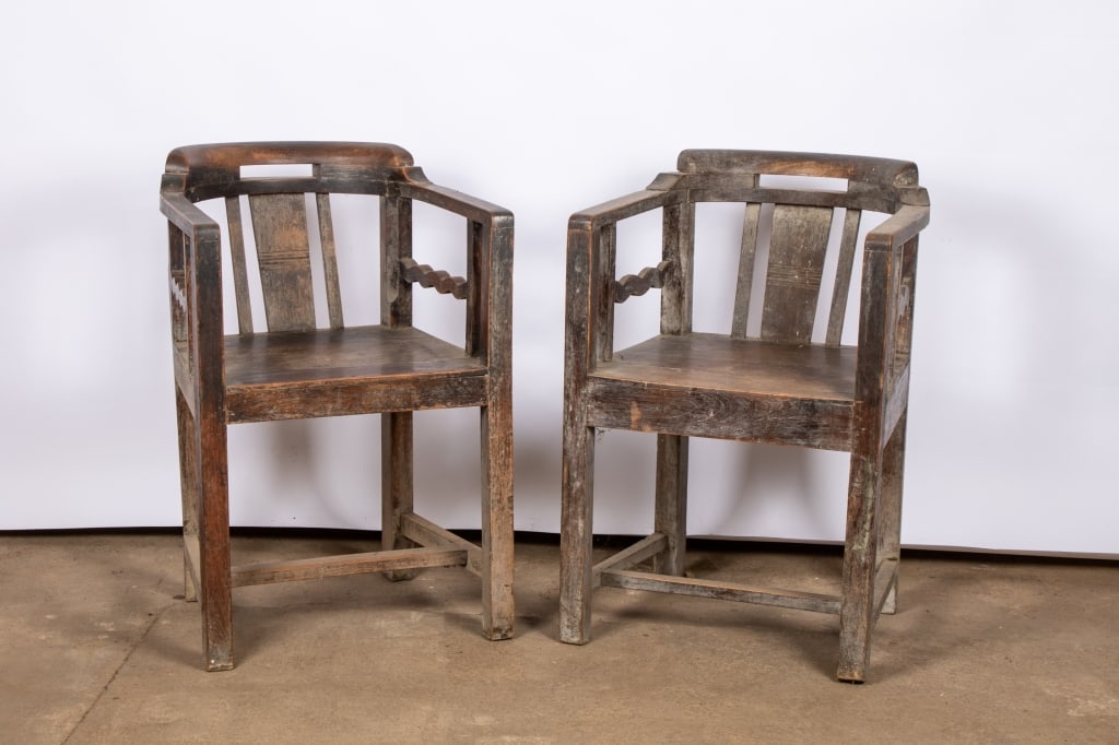 PAIR OF ARTS & CRAFTS ACCENT CHAIRS - 2