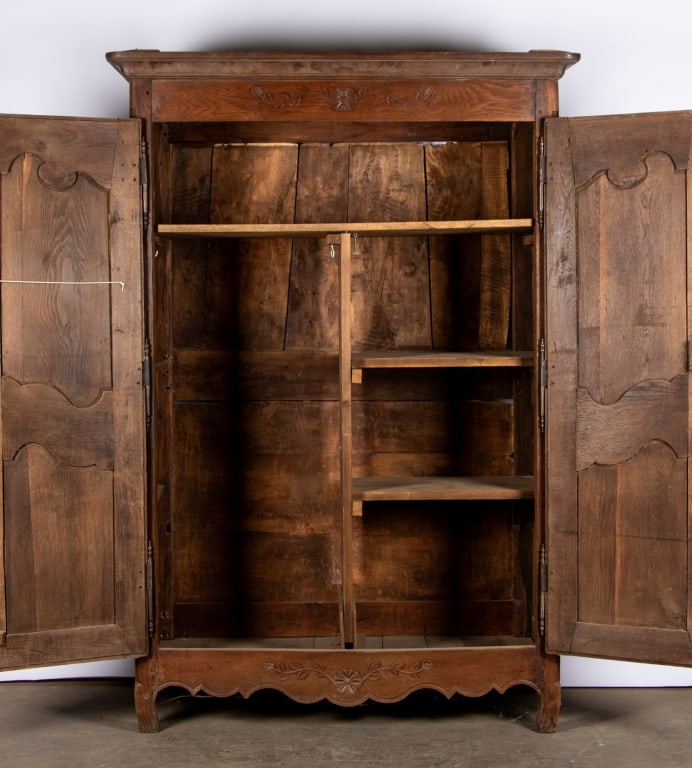 19TH CENTURY FRENCH OAK ARMOIRE - 6