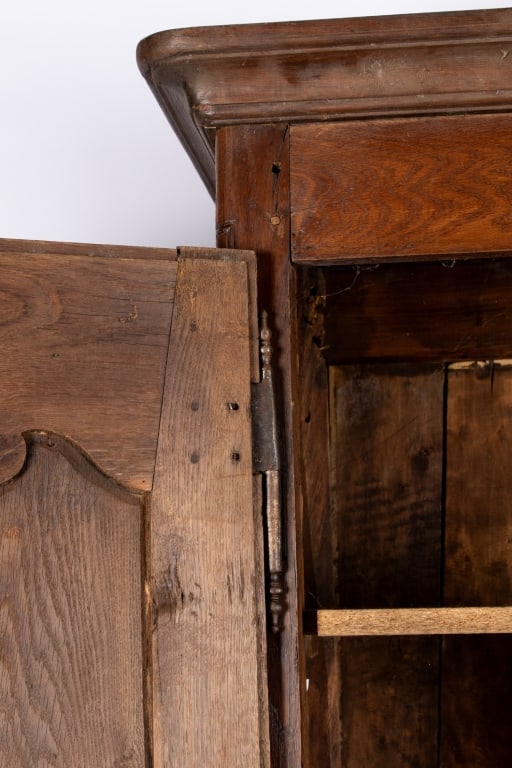 19TH CENTURY FRENCH OAK ARMOIRE - 7