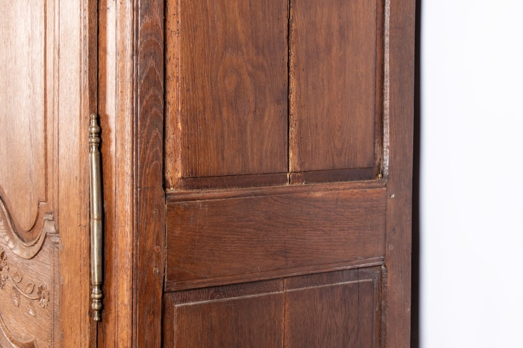 19TH CENTURY FRENCH OAK ARMOIRE - 8