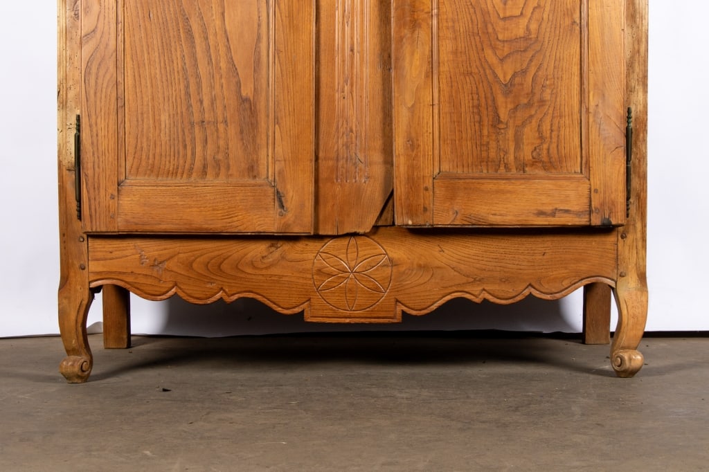 19TH CENTURY FRENCH OAK ARMOIRE - 4