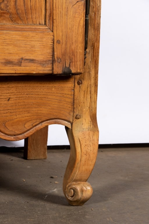 19TH CENTURY FRENCH OAK ARMOIRE - 6