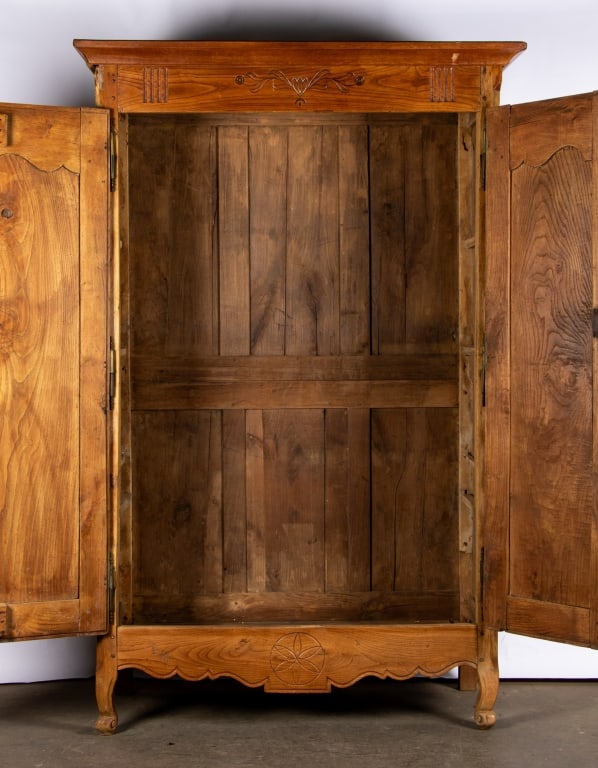19TH CENTURY FRENCH OAK ARMOIRE - 8