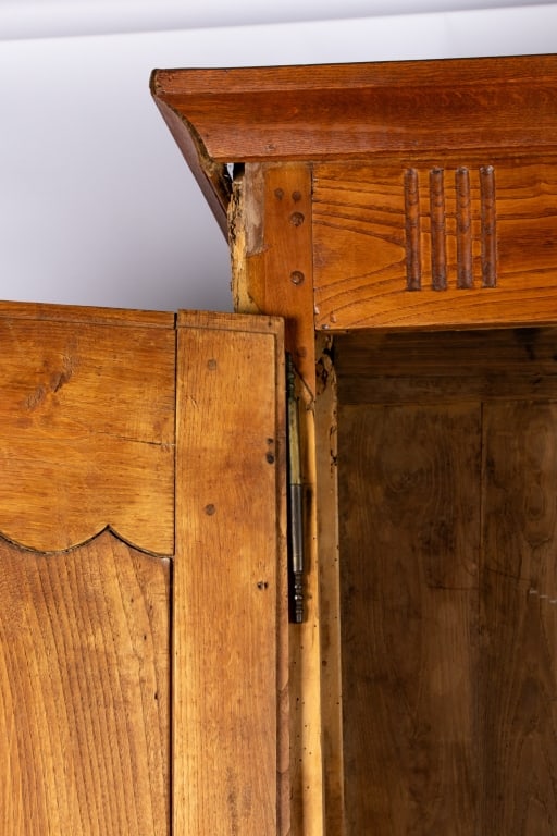 19TH CENTURY FRENCH OAK ARMOIRE - 9