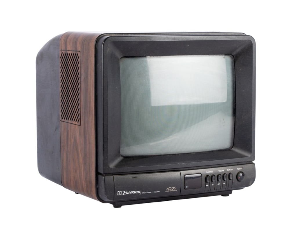 VINTAGE EMERSON PORTABLE TELEVISION (1 of 6)
