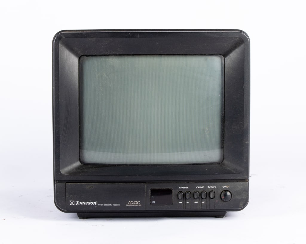 VINTAGE EMERSON PORTABLE TELEVISION - 2