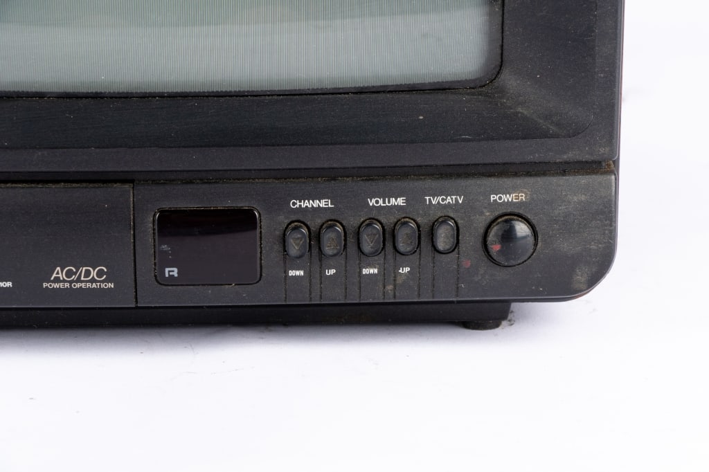 VINTAGE EMERSON PORTABLE TELEVISION - 4