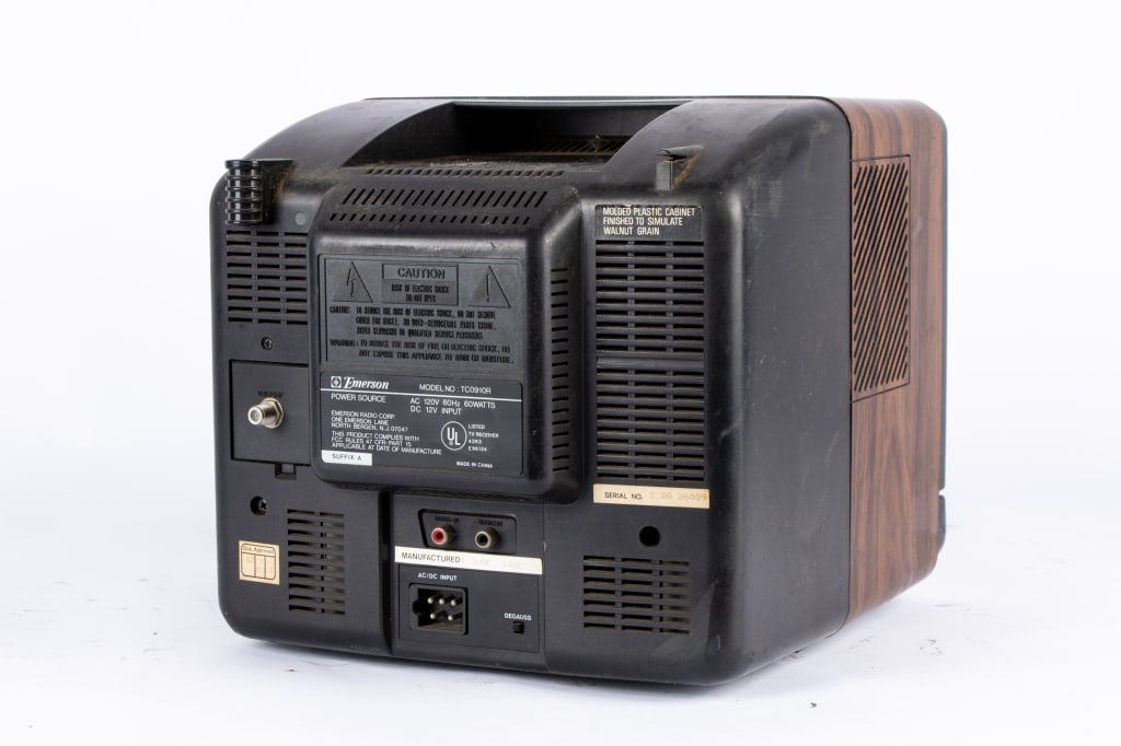 VINTAGE EMERSON PORTABLE TELEVISION - 5