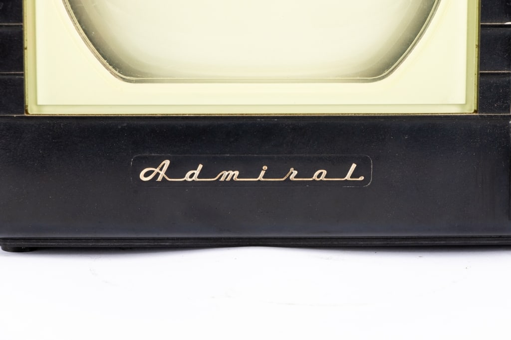 VINTAGE ADMIRAL BAKELITE TELEVISION - 3
