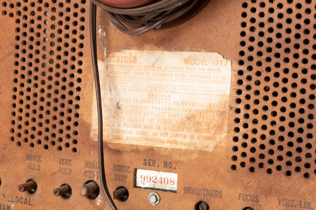 VINTAGE MOTOROLA TELEVISION - 7