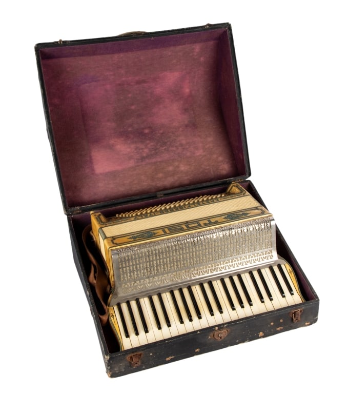ITALIAN TOSI MUSIC COMPANY ACCORDION (1 of 6)