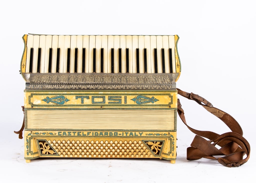 ITALIAN TOSI MUSIC COMPANY ACCORDION - 2
