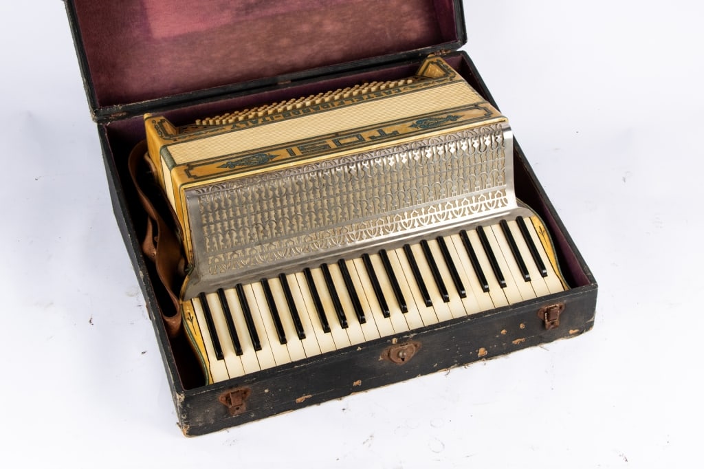 ITALIAN TOSI MUSIC COMPANY ACCORDION - 6