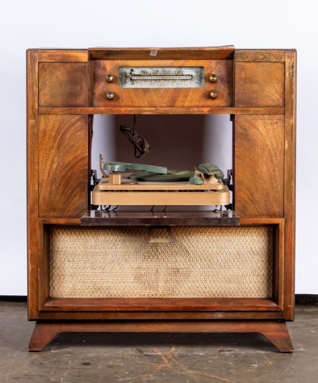 PHILCO TUBE RADIO WITH RECORD PLAYER - 2