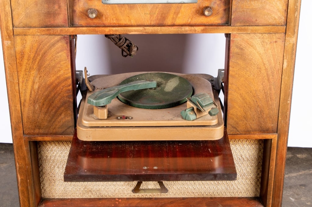 PHILCO TUBE RADIO WITH RECORD PLAYER - 3