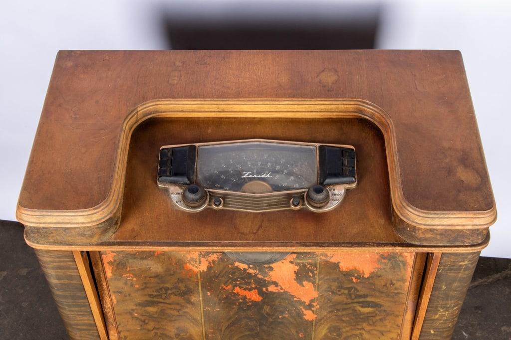 ZENITH TUBE RADIO WITH RECORD PLAYER - 7